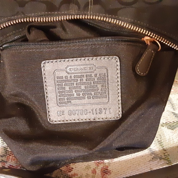 Coach Hamptons Signature Round Hobo Bag Style #11371 & Dust Bag - Picture 6 of 9